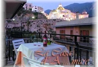 La casa D a...mare has Balcony rooms