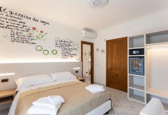 Na  Poesia B&B di Charme has rooms with a private hot tub