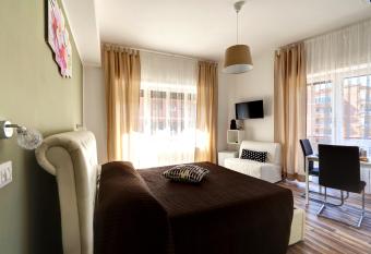 Pianeta Roma 62 has Balcony rooms