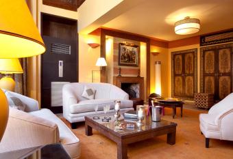 La Maison Arabe Hotel, Spa & Cooking Workshops has rooms with a private hot tub