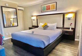 The Palo Alto Inn has Balcony rooms