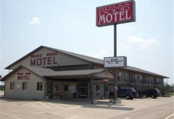 Brass Door Motel has Smoking rooms