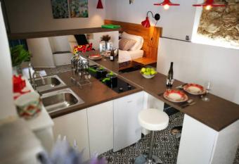 Cres Studio Till Apartment has Balcony rooms