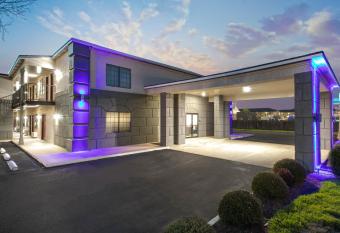 Days Inn by Wyndham Waco Near Downtown/University has Smoking rooms