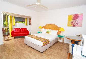 Port Douglas Motel allows 18 year olds to book a room