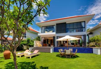 The Ocean Villas Managed by The Ocean Resort has rooms with a private hot tub