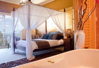 Avocado Sunset Bed & Breakfast has Balcony rooms