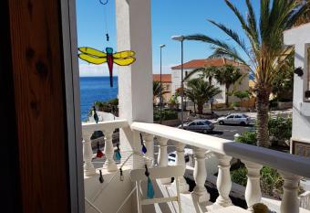 THE DRAGONFLY Private Loft 100m Beach allows 18 year olds to book a room