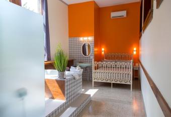 School 31 Lofts has rooms with a private hot tub