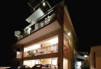 Rooms Aladino allows 18 year olds to book a room