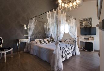 Hotel Boutique Posada de Sajazarra has Balcony rooms