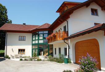 Lehnerhof has Balcony rooms