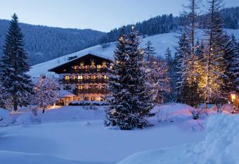 House of H  tter - Wachtelhof Hotel & Spa has Balcony rooms