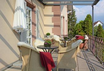 Hotel garni Kaiserstuhl allows 18 year olds to book a room