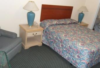 Hotel O Longhorn Boise City Ok has rooms with a private hot tub