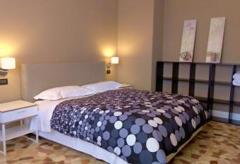 Novegro Linate 101 allows 18 year olds to book a room