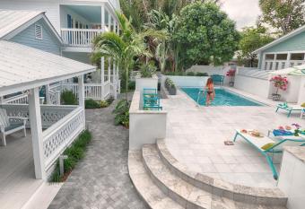 The Gardens Hotel has Balcony rooms