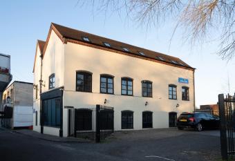 ATZ&H Inn allows 18 year olds to book a room