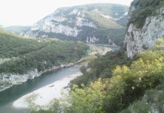 g  te en sud Ard  che has Smoking/Balcony rooms