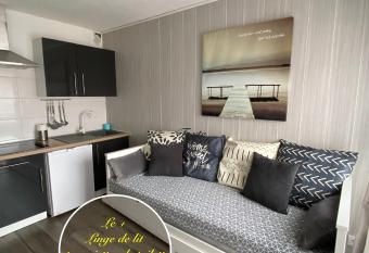 Studio Cabine Centre Port Cap d Agde allows 18 year olds to book a room