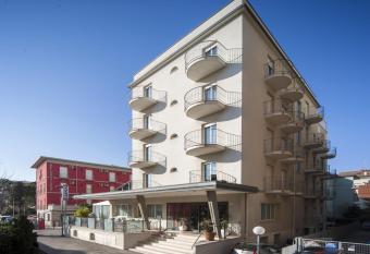 Hotel Jana has Balcony rooms