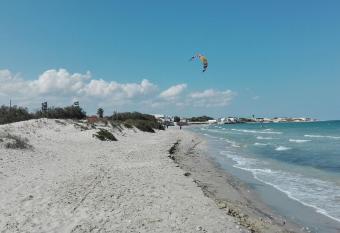 Villetta con giardino 50mt da spiaggia has Balcony rooms
