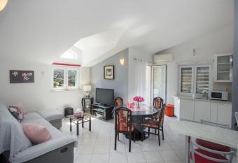 Apartman Tony has Balcony rooms