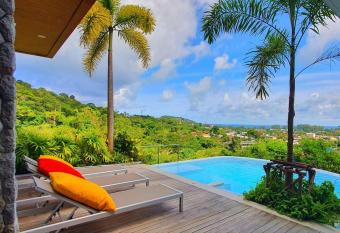 Villa Mantra, Sea view Bangtao beach 4 Bedrooms has rooms with a private hot tub