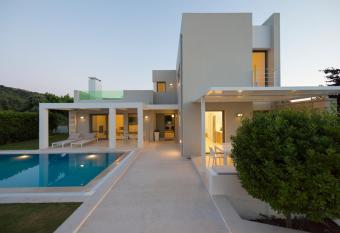 Villa Gonia has Balcony rooms