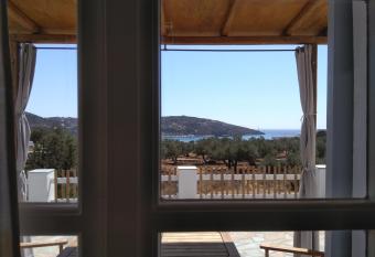 Studios Evdokia allows 18 year olds to book a room