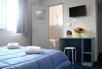 Le Petit Majestic allows 18 year olds to book a room