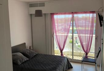 H  tel du port has Balcony rooms