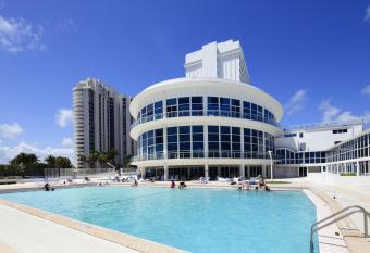 New Point Miami Beach Apartments has Balcony rooms