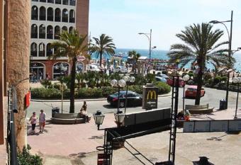 APARTAMENTO con TERRAZA VISTAS AL MAR allows 18 year olds to book a room