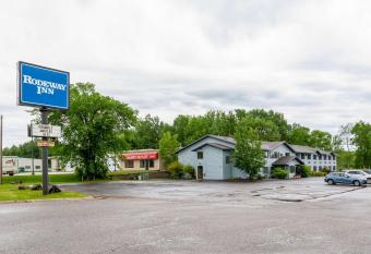 Rodeway Inn allows 18 year olds to book a room