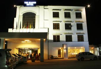 The Manor Hotel has Smoking rooms