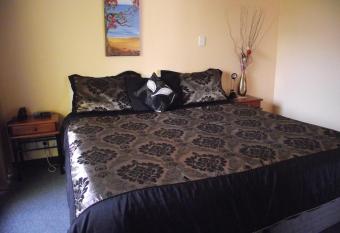 Caves Motor Inn has Balcony rooms