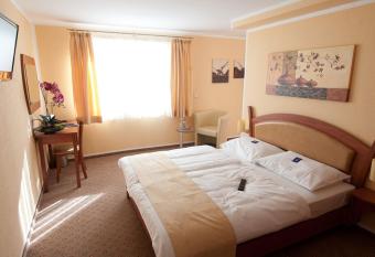 Aristo Hotel allows 18 year olds to book a room