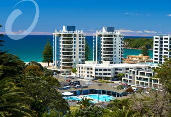 Oceanside Resort & Twin Towers allows 18 year olds to book a room