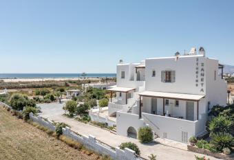 Zanneta Studios has Balcony rooms