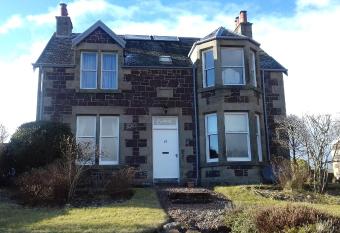 Lynburn Country Retreat allows 18 year olds to book a room