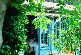 La Maison du Bassin has Balcony rooms