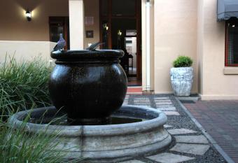 Del Roza Guest House has Balcony rooms