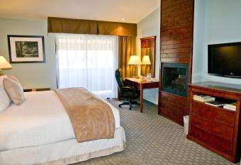 Best Western Plus Forest Park Inn has Balcony rooms