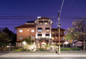 Hotel Villa Morra Residence allows 18 year olds to book a room