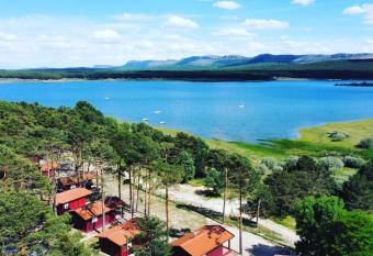 Camping Urbion has Balcony rooms