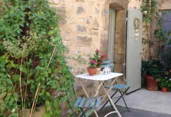 la chambre d h  te allows 18 year olds to book a room