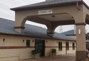 Oxford Inn and Suites Nasa has Smoking rooms