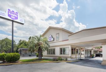 Knights Inn Statesboro has Smoking rooms