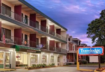 Travelodge by Wyndham Chambersburg has Smoking/Balcony rooms